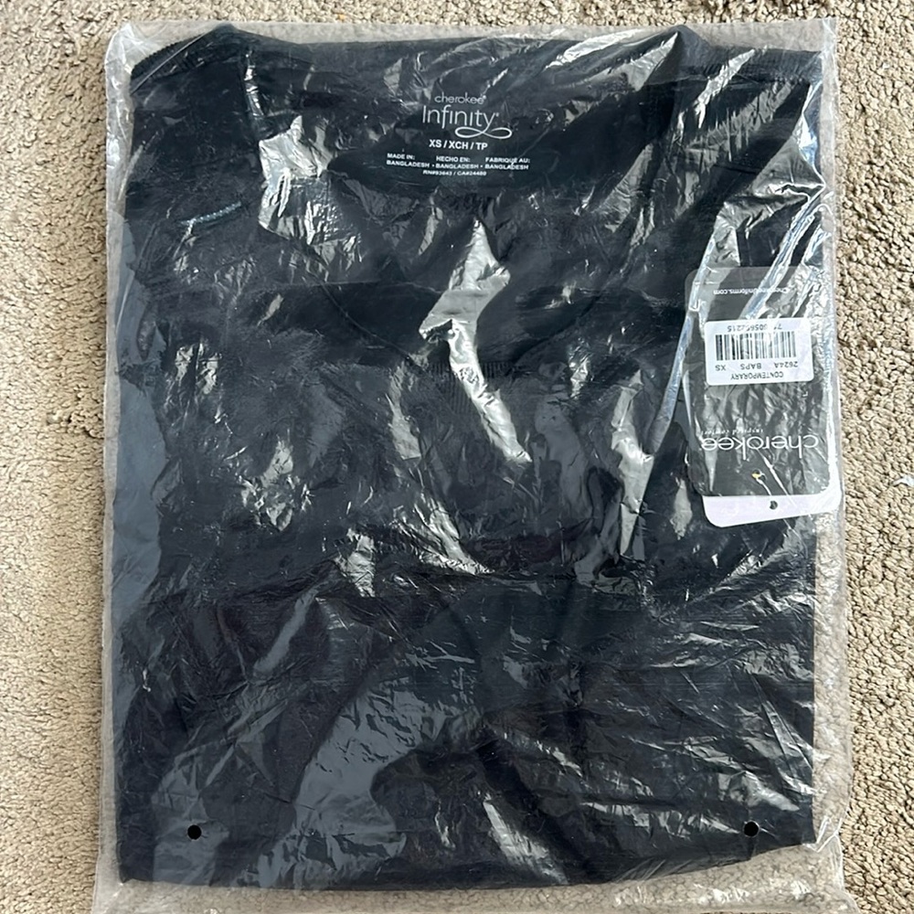Cherokee infinity scrub top xs